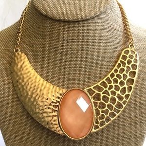 𝅺3/$30! Gold Metal & Coral Bib Statement Necklace